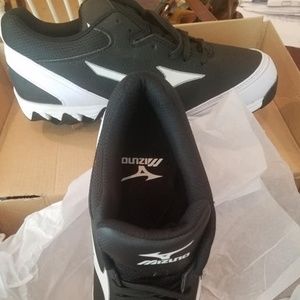 New Mizuno Women's 9-Spike Select Softball Cleat